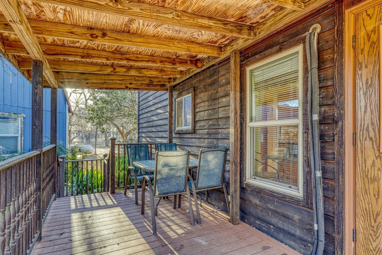 Villa The Plum @ Mendelbaum Winery Guest Cabins à Fredericksburg Extérieur photo