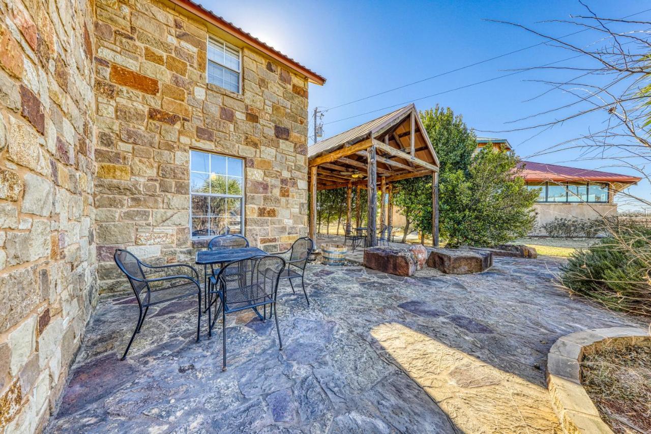 Villa The Plum @ Mendelbaum Winery Guest Cabins à Fredericksburg Extérieur photo